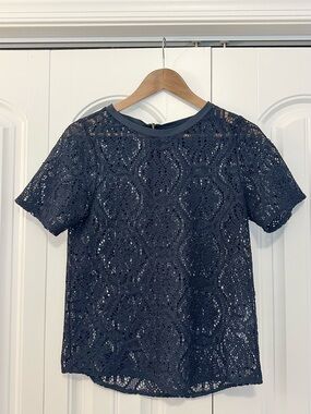 ✨Banana Republic Women's Navy Lace Short Sleeve Top Size Small ✨